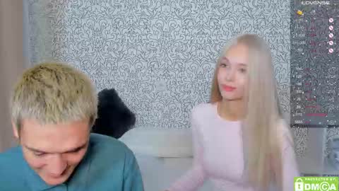 Snapshot of eshcka chatting on November 2025 01:23:01 PM Megan and Brad online show from November 2025 01:23:01 PM