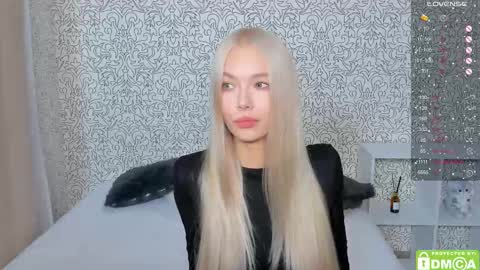 Snapshot of eshcka chatting on November 2025 05:17:02 AM Megan and Brad online show from November 2025 05:17:02 AM