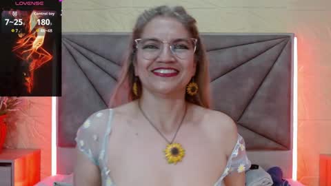 Snapshot of esmeralda_oikos chatting on May 2026 03:23:01 AM Esmeralda .INDEPENDENT MODEL online Monday to Saturday 3 pm Chicago online show from May 2026 03:23:01 AM