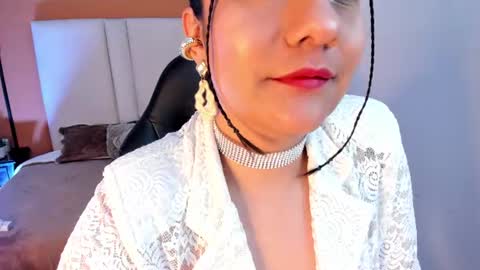 Snapshot of esmeralda_rose__ chatting on June 2026 06:29:01 AM esmeralda_rose__ online show from June 2026 06:29:01 AM