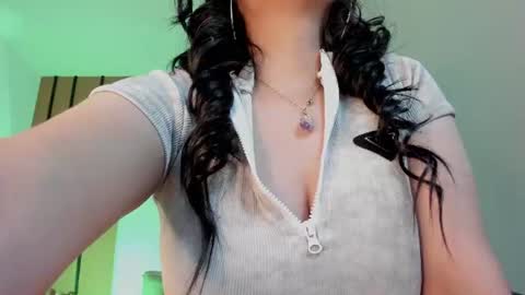 Snapshot of esmeralda_rose__ chatting on July 2026 05:03:02 AM esmeralda_rose__ online show from July 2026 05:03:02 AM
