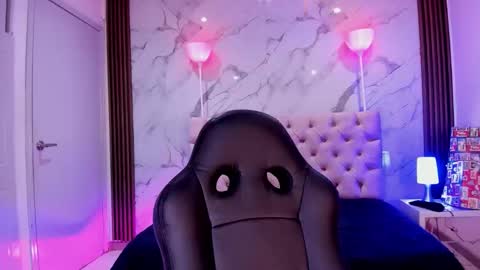 Esmeralda  online show from January 2026 11:37:02 AM