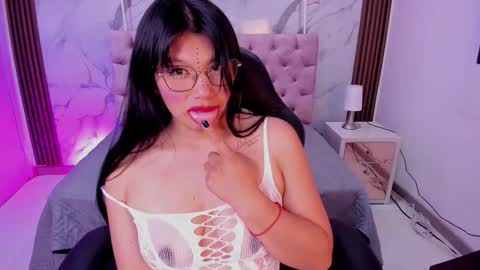 Esmeralda  online show from January 2026 11:38:02 AM