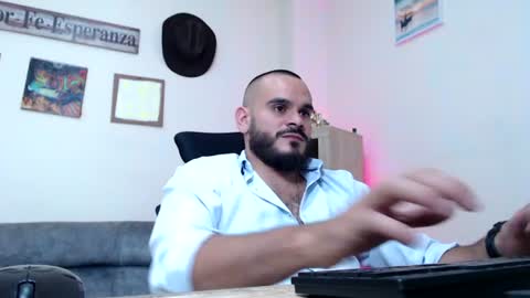 Esteban Fernandez online show from June 2026 09:19:01 PM