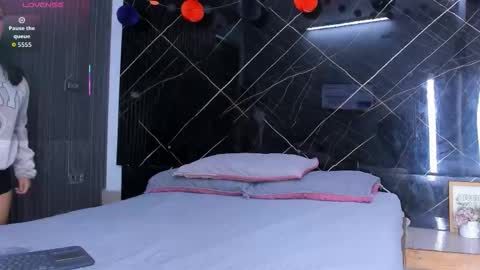 Snapshot of estefy_gomez1 chatting on November 2025 04:00:01 AM Stefy online show from November 2025 04:00:01 AM