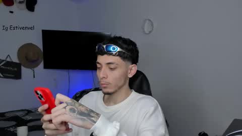 estivenvel online show from October 2025 12:26:01 PM