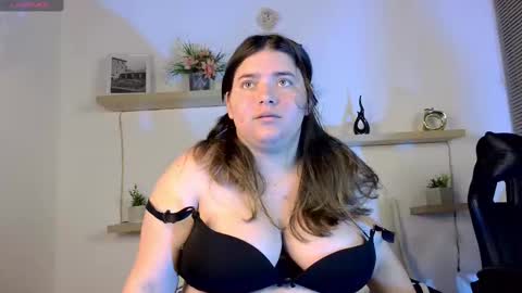 Estrella online show from November 2025 02:50:02 AM