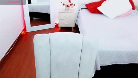 Moon online show from October 2025 07:44:02 PM