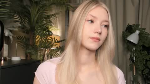 Natalie online show from November 2025 05:44:01 AM