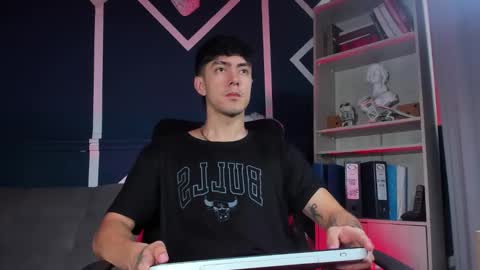 Etham online show from November 2025 12:16:01 PM