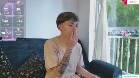 ethan and ava online show from December 2025 12:33:02 PM