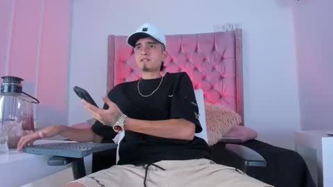 Ethan online show from November 2025 07:45:02 PM