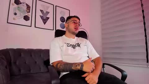 ethan_greacee online show from February 2026 12:25:01 PM