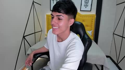 Snapshot of ethan_jamees chatting on February 2026 07:34:02 PM E T H A N online show from February 2026 07:34:02 PM