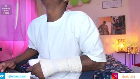 Snapshot of ethan_travis0 chatting on June 2026 07:45:01 PM ethan travis online show from June 2026 07:45:01 PM