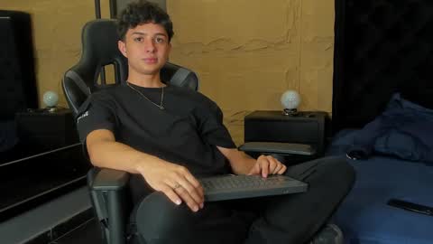 ethanlowell online show from October 2025 10:14:02 PM