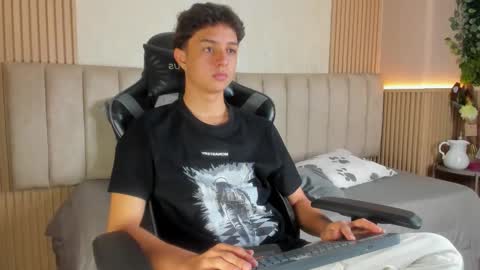 ethanlowell online show from February 2026 04:22:02 AM