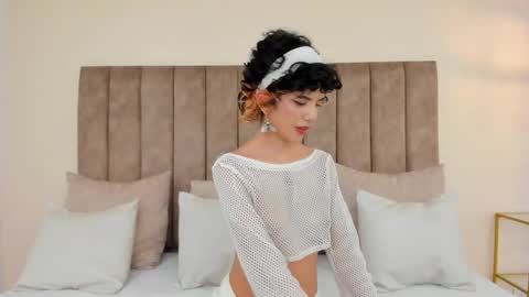 Eva  online show from January 2026 04:39:02 AM