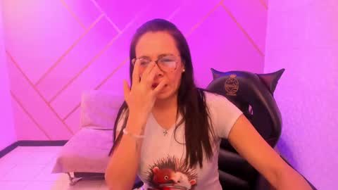 Eva  online show from September 2025 02:39:02 PM