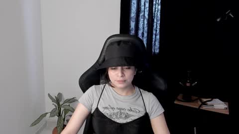 Snapshot of eva_monn chatting on December 2024 04:40:02 PM eva_monn online show from December 2024 04:40:02 PM