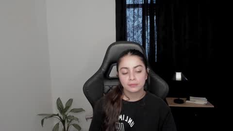 Snapshot of eva_monn chatting on January 2025 06:59:02 PM eva_monn online show from January 2025 06:59:02 PM