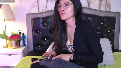 Snapshot of eva_notty_ chatting on January 2025 01:42:02 PM Eva Notty online show from January 2025 01:42:02 PM