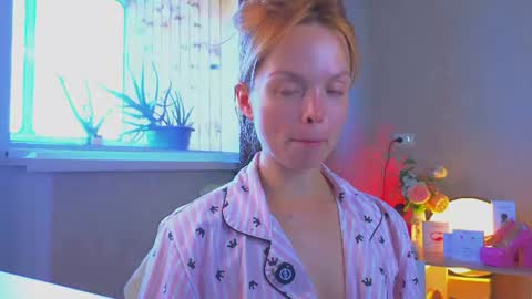 Snapshot of eva_sinn chatting on July 2026 01:15:01 PM Hi there i am Eva and i wish create a nice community with you so join my Ticket Show for more pleasure online show from July 2026 01:15:01 PM