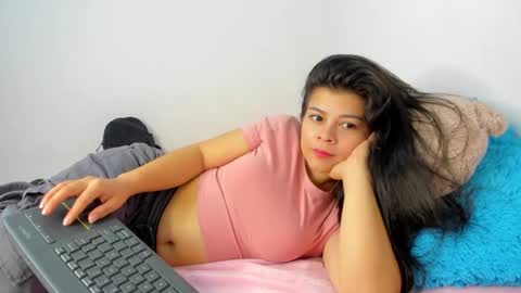 Estefania online show from October 2025 01:45:02 PM