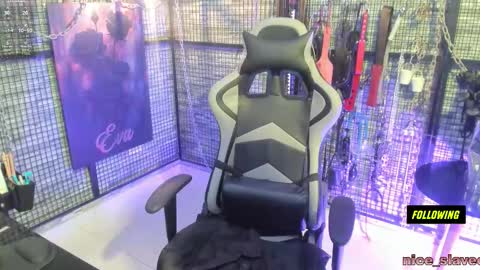 EVA INDEPENDENT MODEL online show from September 2025 03:50:02 AM