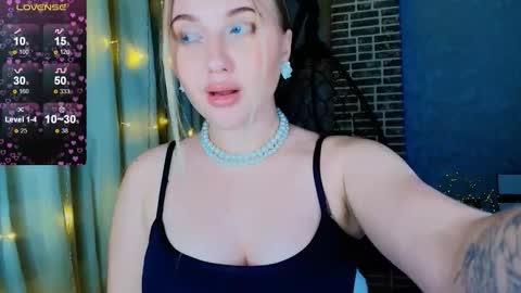 Snapshot of evacadooo chatting on November 2025 12:04:02 PM Eva online show from November 2025 12:04:02 PM