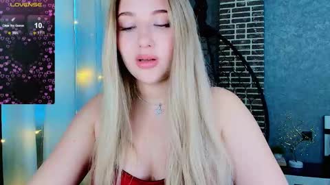 Snapshot of evacadooo chatting on November 2025 04:57:01 AM Eva online show from November 2025 04:57:01 AM