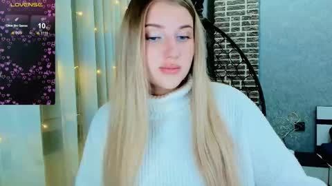 Snapshot of evacadooo chatting on November 2025 01:30:02 AM Eva online show from November 2025 01:30:02 AM