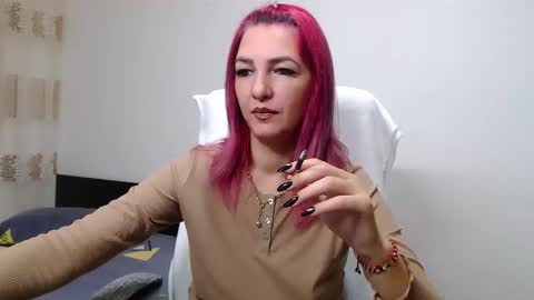 Snapshot of evadesireone chatting on November 2025 07:51:02 AM EvadesireONE online show from November 2025 07:51:02 AM