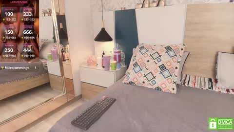 Evadne online show from November 2025 07:26:01 PM