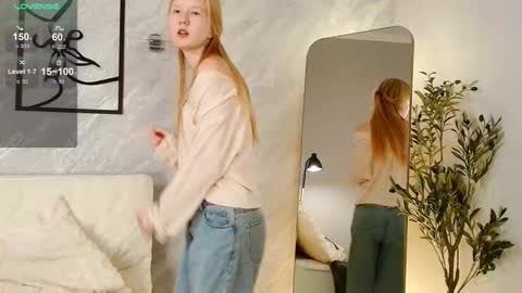 Snapshot of evamiler_ chatting on November 2025 07:41:02 AM Liandra online show from November 2025 07:41:02 AM