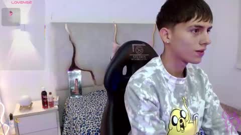 Snapshot of evan_tay chatting on February 2026 03:00:02 AM evan_tay online show from February 2026 03:00:02 AM