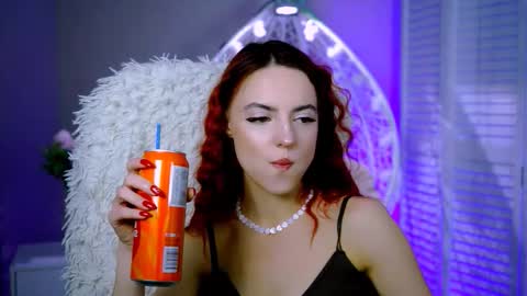 Eva  online show from November 2025 12:50:02 PM