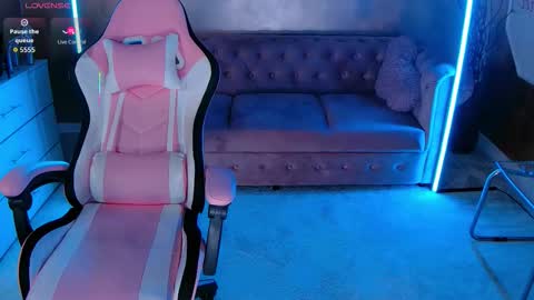 Snapshot of evanew_ chatting on November 2025 05:25:01 PM Eva online show from November 2025 05:25:01 PM