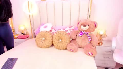 evangelin_ts online show from November 2025 01:54:02 PM