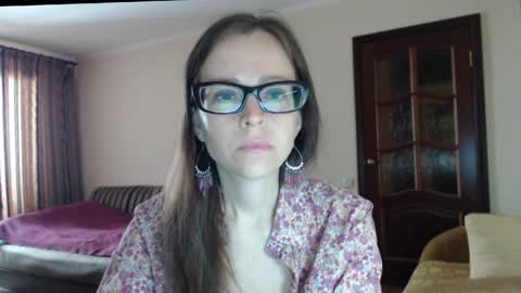Snapshot of evangeline06 chatting on April 2026 07:56:02 AM YourMistress online show from April 2026 07:56:02 AM