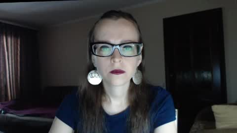 Snapshot of evangeline06 chatting on June 2026 09:00:01 AM YourMistress online show from June 2026 09:00:01 AM