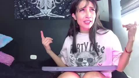 Snapshot of evangelinecors chatting on November 2025 06:51:01 PM Eva online show from November 2025 06:51:01 PM