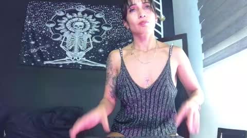 Snapshot of evangelinecors chatting on December 2025 06:45:01 PM Eva online show from December 2025 06:45:01 PM