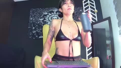 Snapshot of evangelinecors chatting on December 2025 07:22:01 PM Eva online show from December 2025 07:22:01 PM