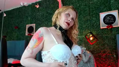 Snapshot of evangelyne_rose chatting on February 2026 08:04:02 PM Evangelyne online show from February 2026 08:04:02 PM