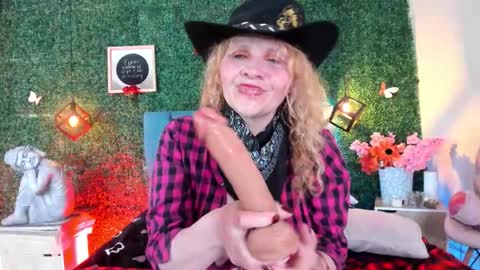 Snapshot of evangelyne_rose chatting on February 2026 08:53:02 PM Evangelyne online show from February 2026 08:53:02 PM