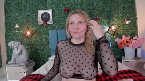 Snapshot of evangelyne_rose chatting on March 2026 07:53:02 PM Evangelyne online show from March 2026 07:53:02 PM