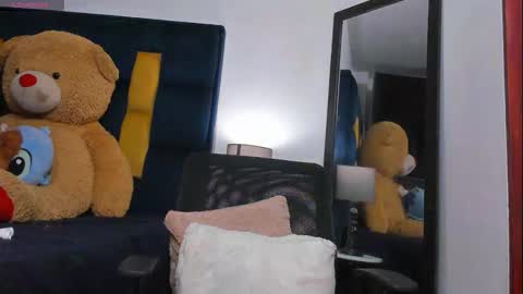   online show from November 2025 01:23:01 PM