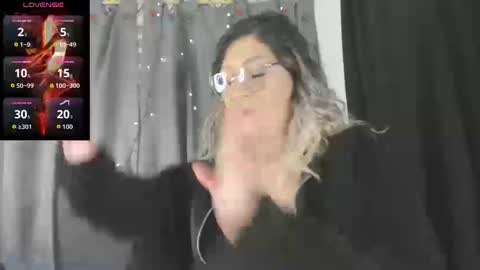 evasaenz online show from September 2025 10:11:01 PM