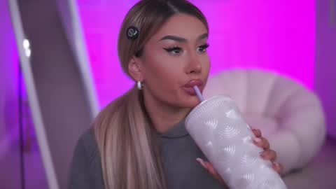 Eva online show from November 2025 07:46:02 PM